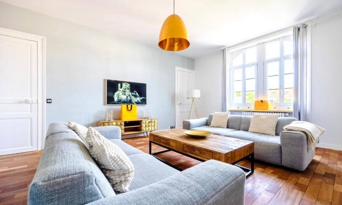 Reims City Centre Apartment | Luxury, 170 m², Jacuzzi, 4 bedrooms, 2 bathrooms, in the historic cathedral district