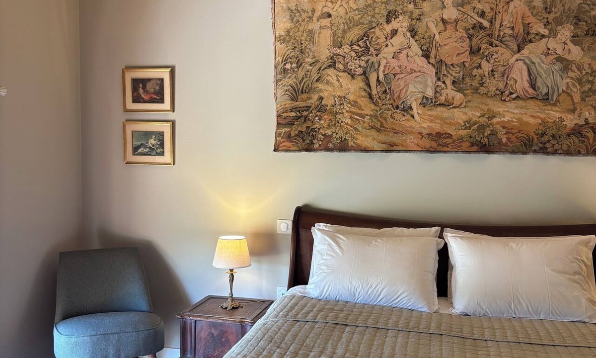 Castelnau-Riviere-Basse House | Luxury chateau retreat; pool, summer kitchen, outdoor cinema & Madiran vineyards