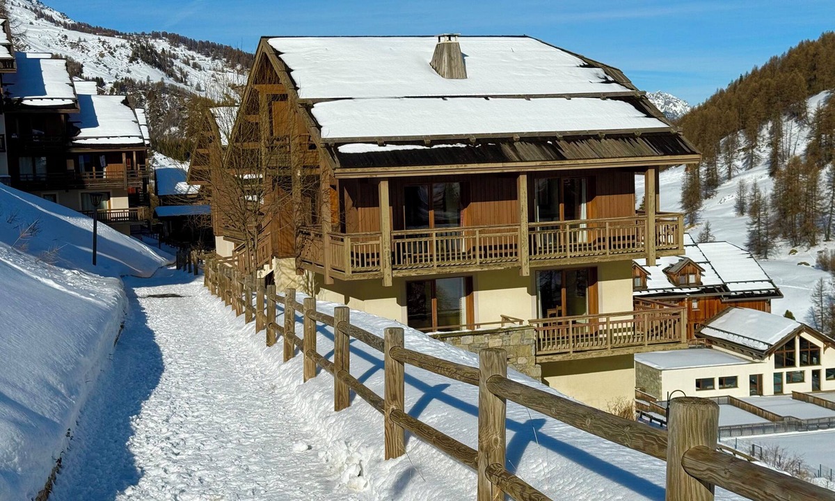 Les Claux Apartment | Luxury half chalet 95 m2, ski-in/ski-out, panoramic view, indoor pool