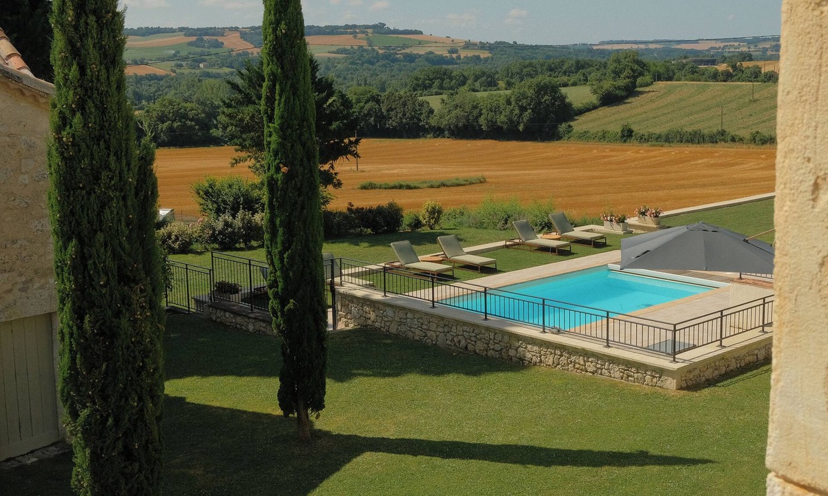 Saint-Mezard Villa | Luxury Private Estate in Gascony | Heated Pool, Spa, Air Conditioning, Sleeps 14