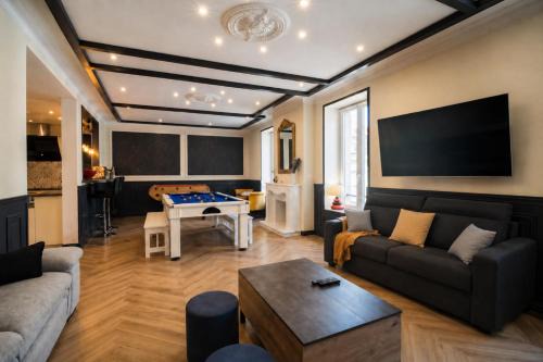 Poincare - Foch - Anatole France - Croix de Bourgogne Apartment | Méga Billard Baby Foot option Escape Game 5min de la gare