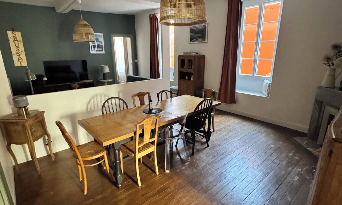 Centre Ville Apartment | Magnificent apartment in the heart of Pau with patio and private garage