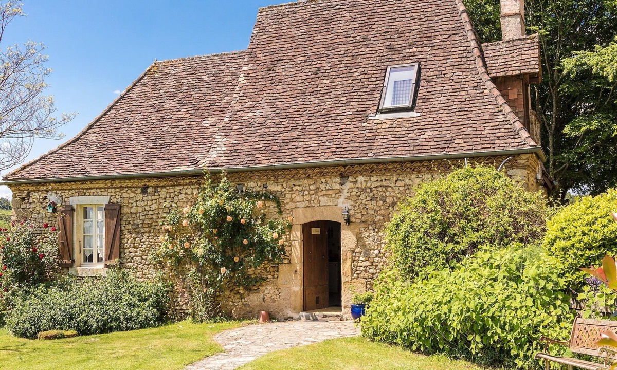Thenon House | Magnificent holiday home with pool in Thenon
