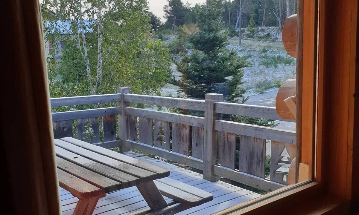 Formigueres Ski Chalet | Magnificent ungauged log chalet with 3 bedrooms and mezzanine