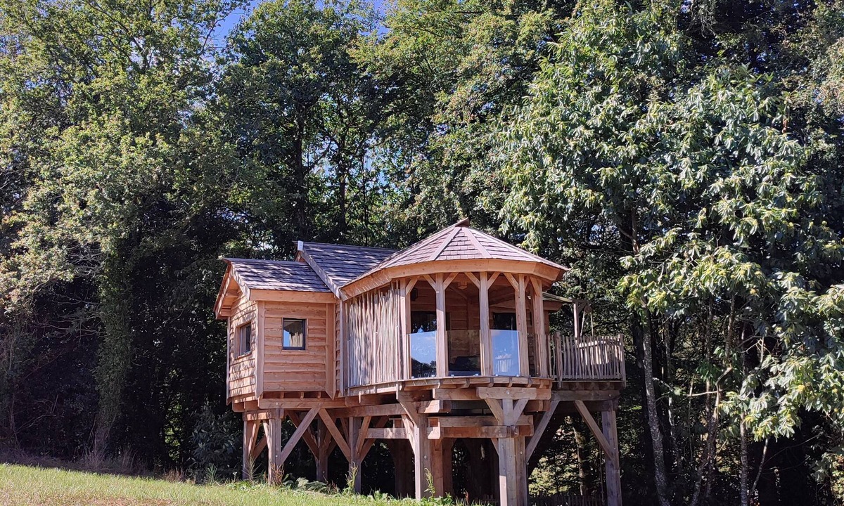 Gomene Cabin | Magnifique Cabane Perchée Avec Jacuzzi Privatif