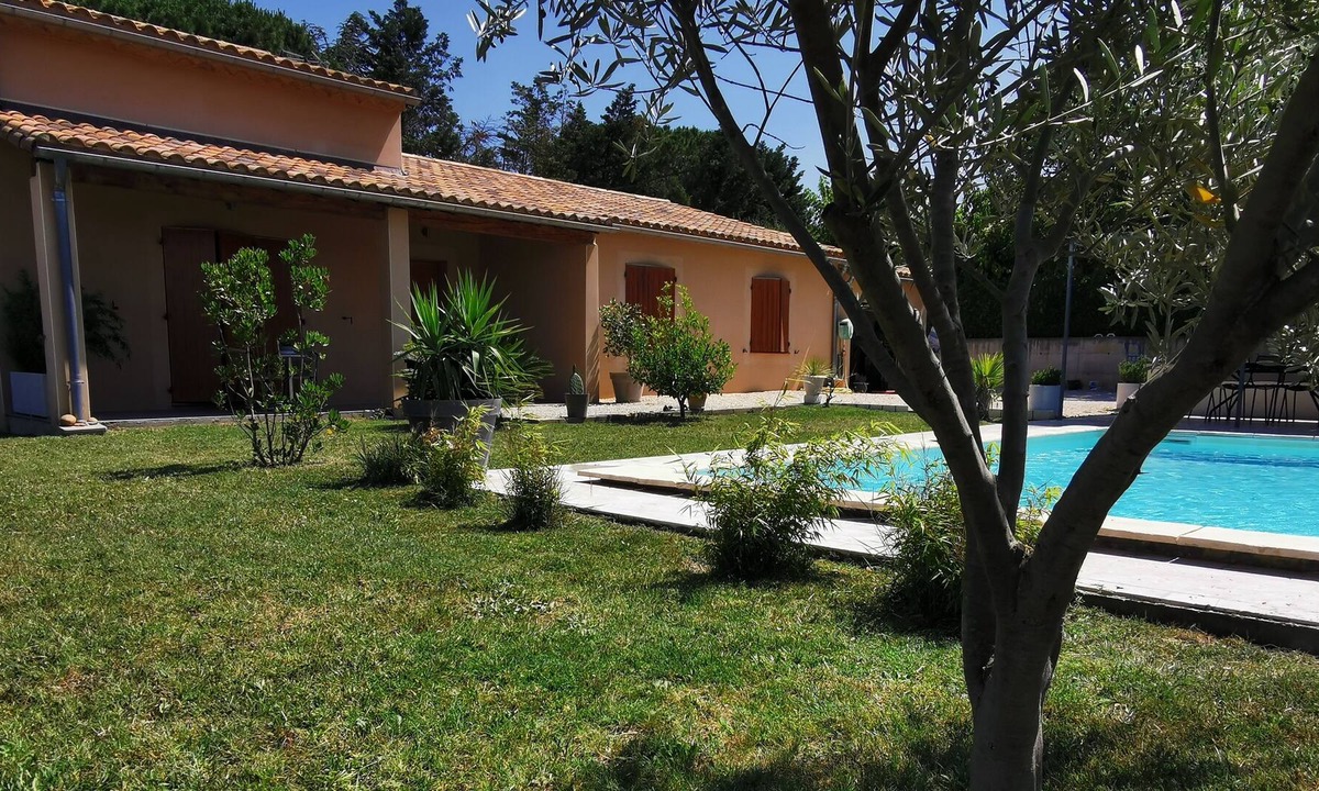 Fournes Villa | Magnifique Villa Traditionnelle Avec Piscine Entre Nîmes et Avignon