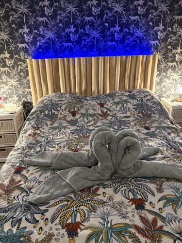 Les Forges House | Maison atypique 5 couchages ,2 lits doubles et un lit simple ! avec un grand terrain !animaux bienvenus !wifi netflix écran plat 4k
