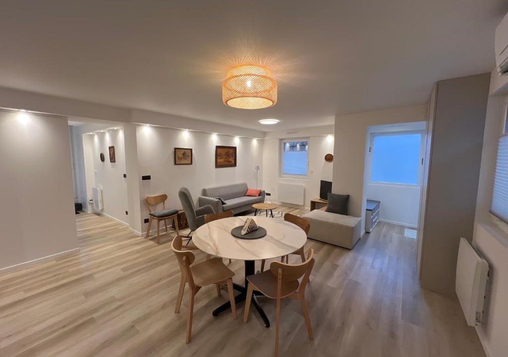 Bischoffsheim Apartment | Maison climatisée indépendante et de plein pied