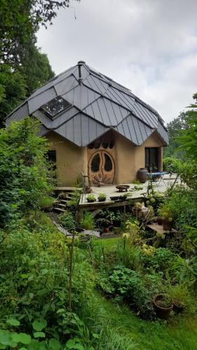 Lannion House | Maison d'artiste au pied des arbres