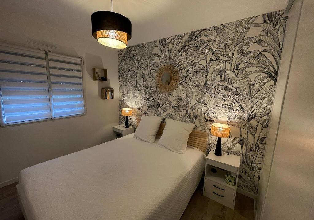 Mortagne-sur-Sevre Bed & Breakfast | "Maison de la sèvre" - 1 chambre d'hôte moderne dans notre maison au calme à 15mn du Puy du Fou