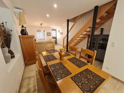 Raon-l'Etape House | Maison familiale à Raon-l'Étape - 3 chambres, balcon sur rivière, proche commodités et activités - FR-1-589-594