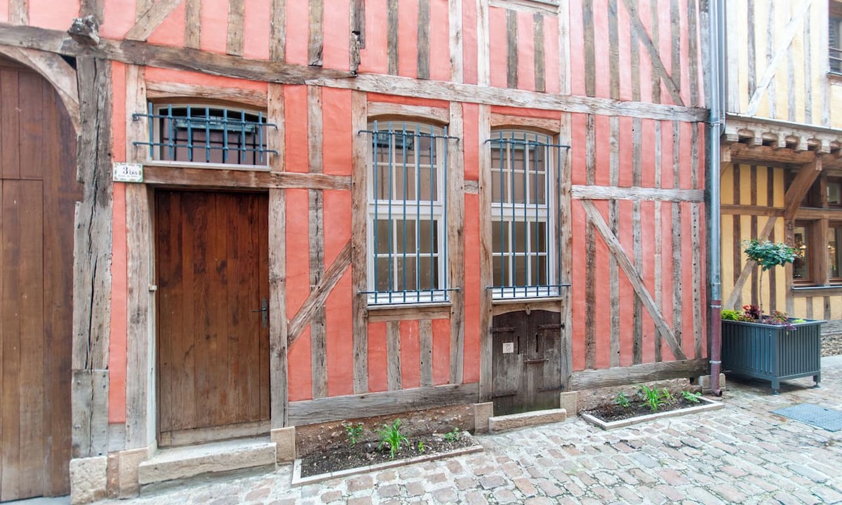 Old Town House | MAISON LA RUELLE DES CHATS, HISTORIC CENTER OF TROYES