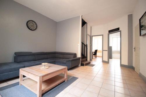 Dun-sur-Meuse House | MAISON - Les rives reposantes - Au bord de la MEUSE - WIFI - 3 Chambres - DUN-SUR-MEUSE