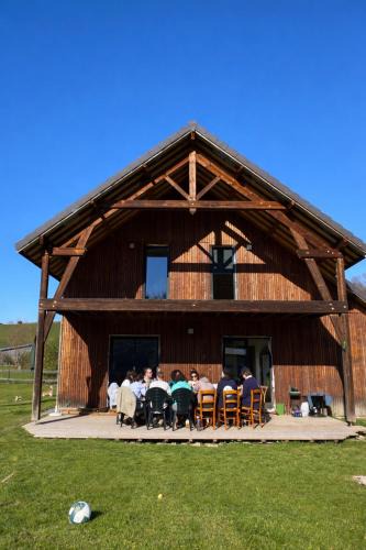 Bruges-Capbis-Mifaget Ski Chalet | Maison lumineuse type chalet, au pied des pyrénées, jusqu'à 10 personnes