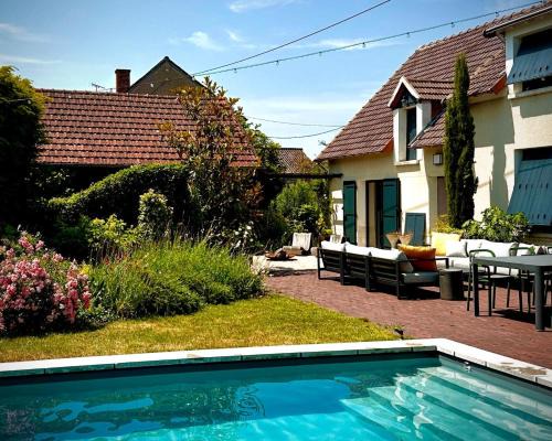 Mehers Apartment | Maison Montchenu élégance et piscine 8 pers