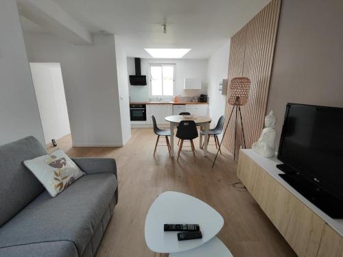 Aulnay-sur-Marne Apartment | Maisonnette avec courette privative