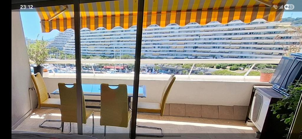 Villeneuve Loubet Beach Apartment | Marina Beach 6 people,Private Parking Amazing Sea view WIFI 7th floor, AC