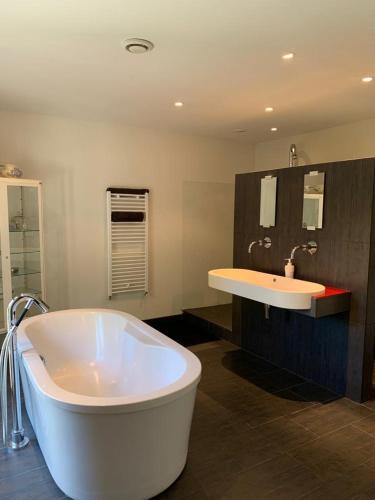 Cabannes Bed & Breakfast | Mas carita