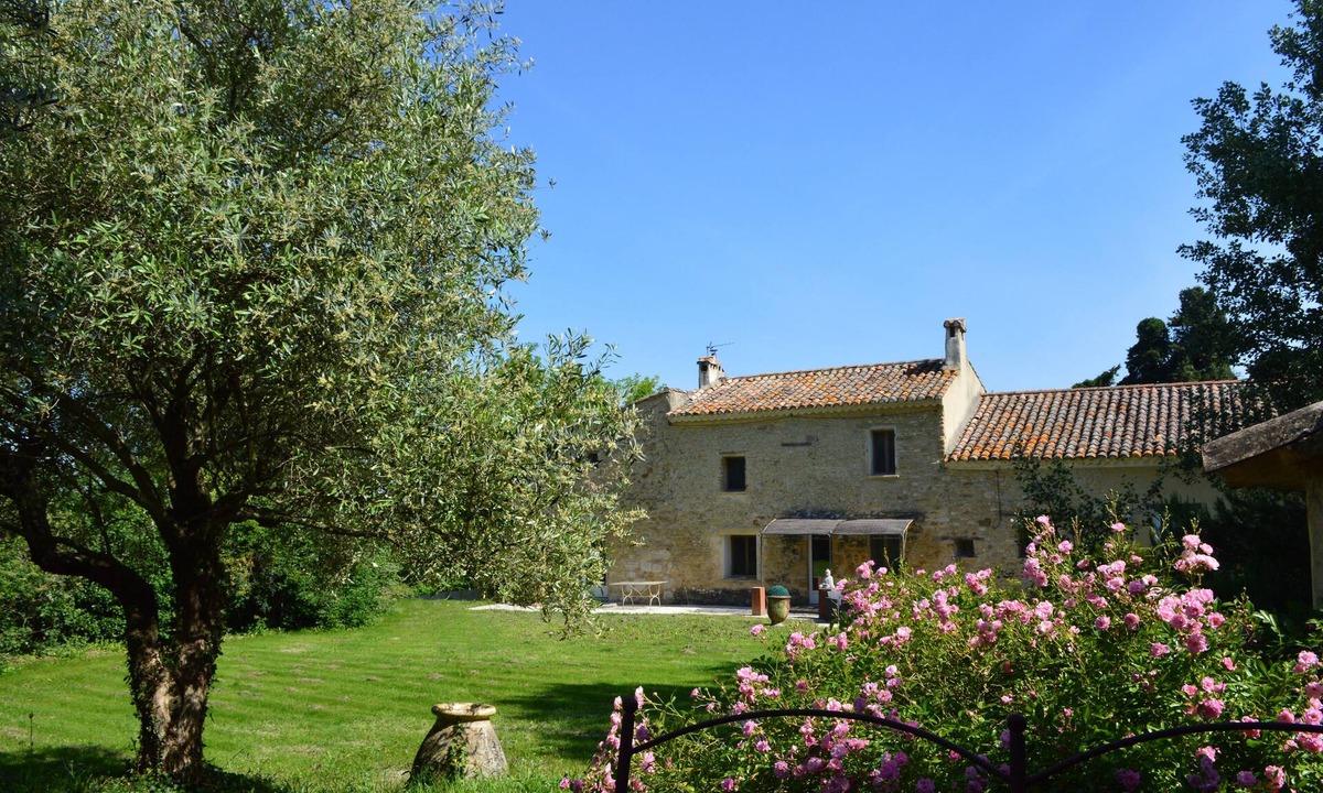Monteux House | Mas Delgado, in the heart of the Luberon, at the foot of Mont Ventoux.