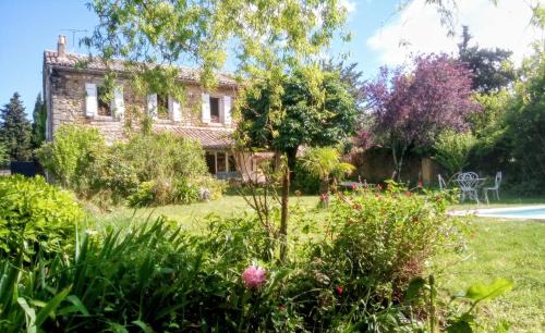 La Bruguiere Villa | Mas Les Romarins, 10 min d'Uzès, piscine et grand jardin clos, jeux, nid de repos et base pour activités dans le Gard