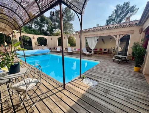 Evenos House | Mas Provençal 8 pers climatisé, 3 chambres avec salles de bains, piscine privée