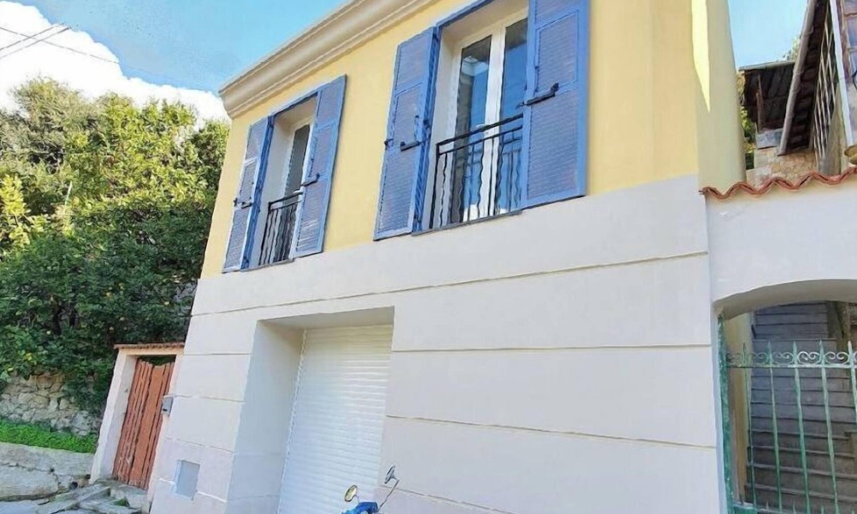 Menton House | Menton: Tiny house with sunny terrace