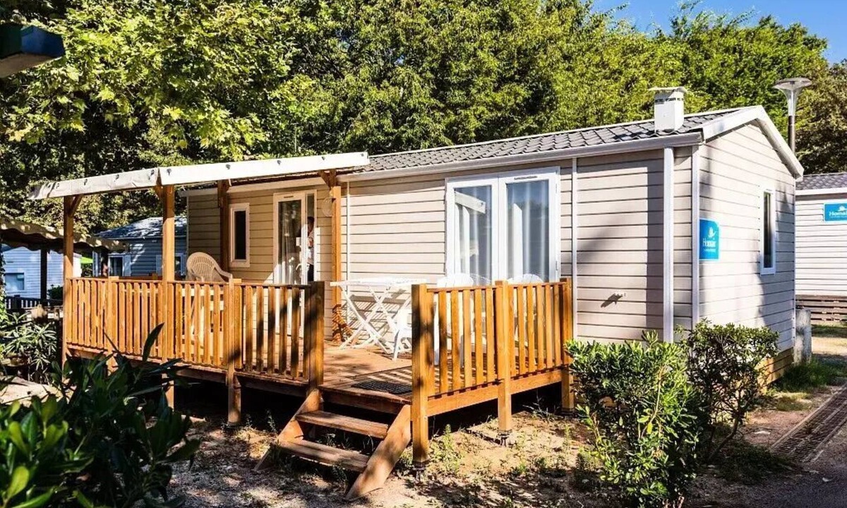 Signes House | Mobile Home | Comfort | 2 Bedrooms | 4 People | Raised Deck