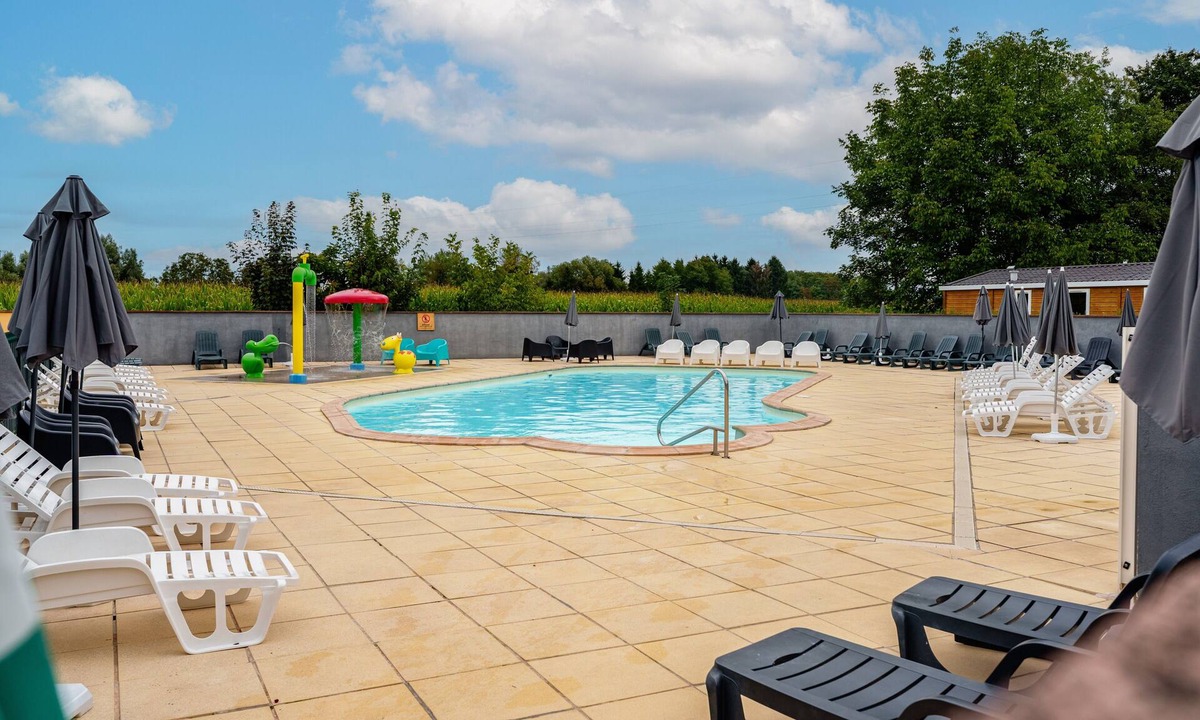 Boofzheim House | Mobile Home 'Mobihome B023 near Europapark' with Private Terrace and Shared Garden