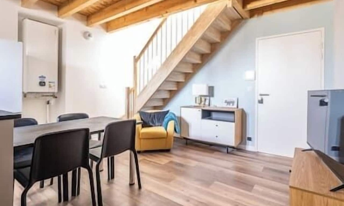 Centre Ville Apartment | Modern air-conditioned apartment with large terrace in central Pau