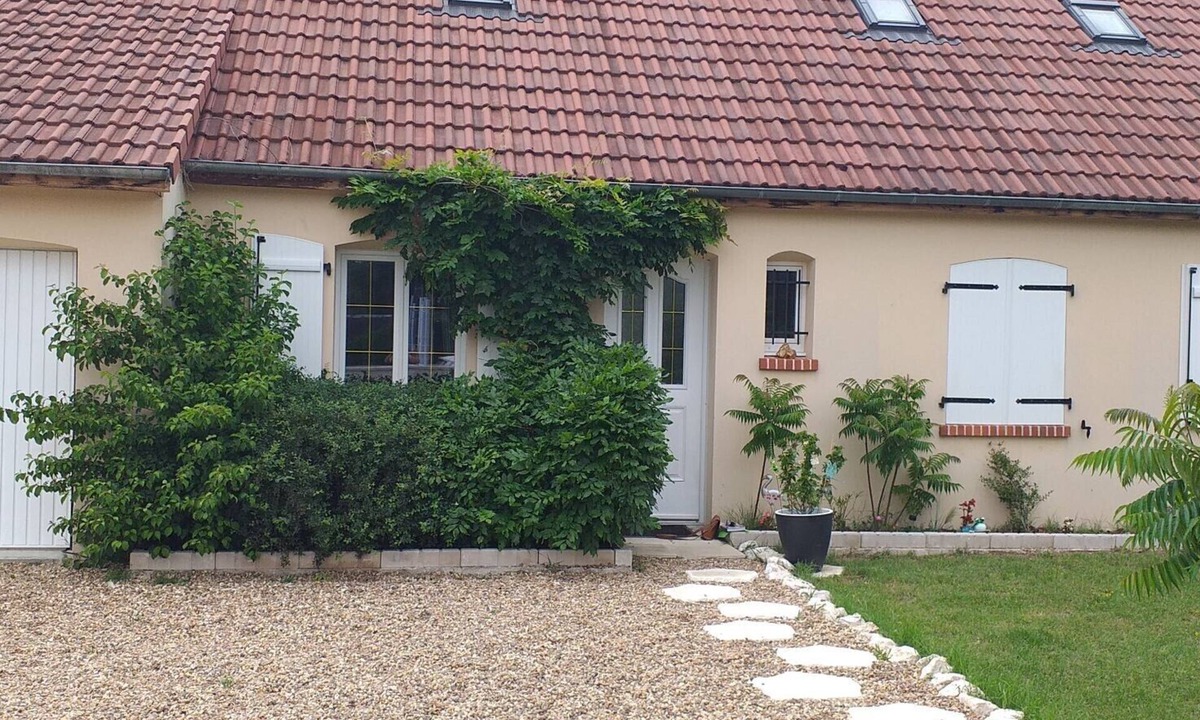 Les Montils House | Modern Cottage near Blois Chambord with Private Terrace, Garden, and Wi-Fi