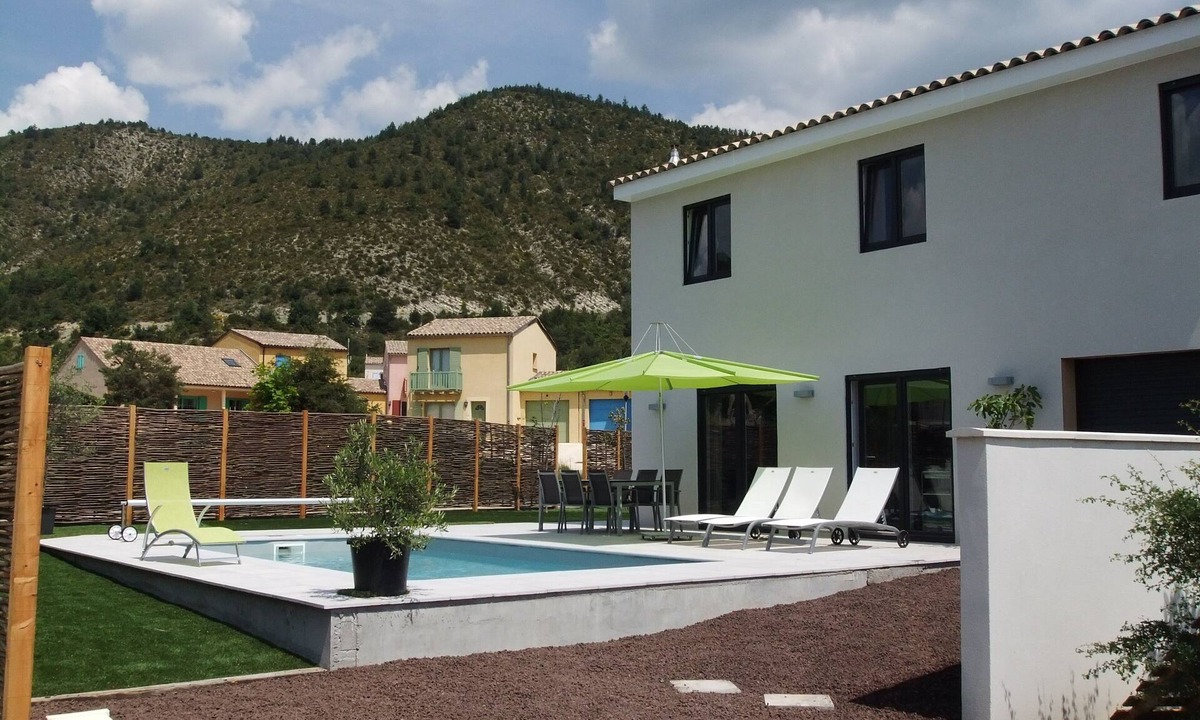 Castellane Villa | Moderne Nieuwbouwvilla met Verwarmd Privé Zwembad Midden de Rustige Natuur