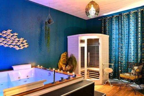 Poincare - Foch - Anatole France - Croix de Bourgogne Apartment | MoonLOVE, SPA/Sauna et Jacuzzi privés, charme et détente.