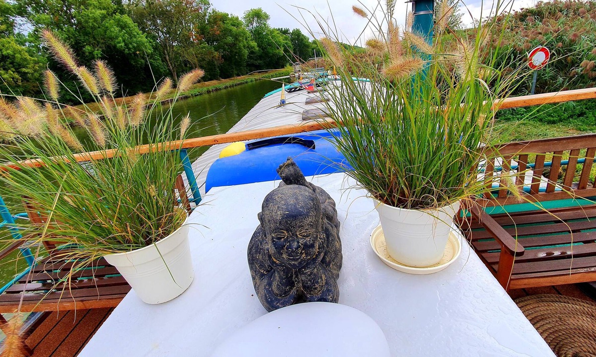 Gondrexange Boat Rental | MS Poseidon - Enjoy a stay on an extraordinary ship up to 12 persons