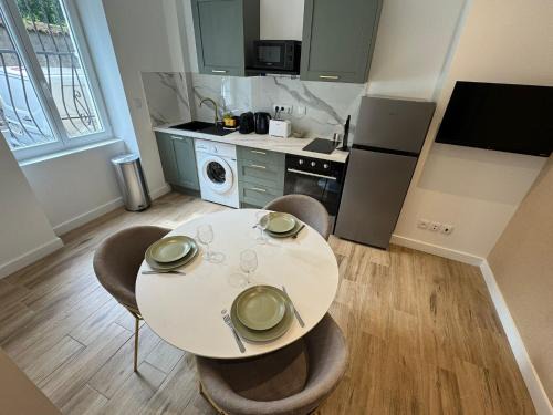 Cusset Apartment | Natural chic-T2 carré de soie -Medipôle- Astroballe