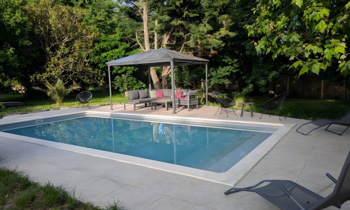 Castanet-Tolosan House | Nature Escape Near Toulouse – Charming Farm Cottage by the Canal du Midi