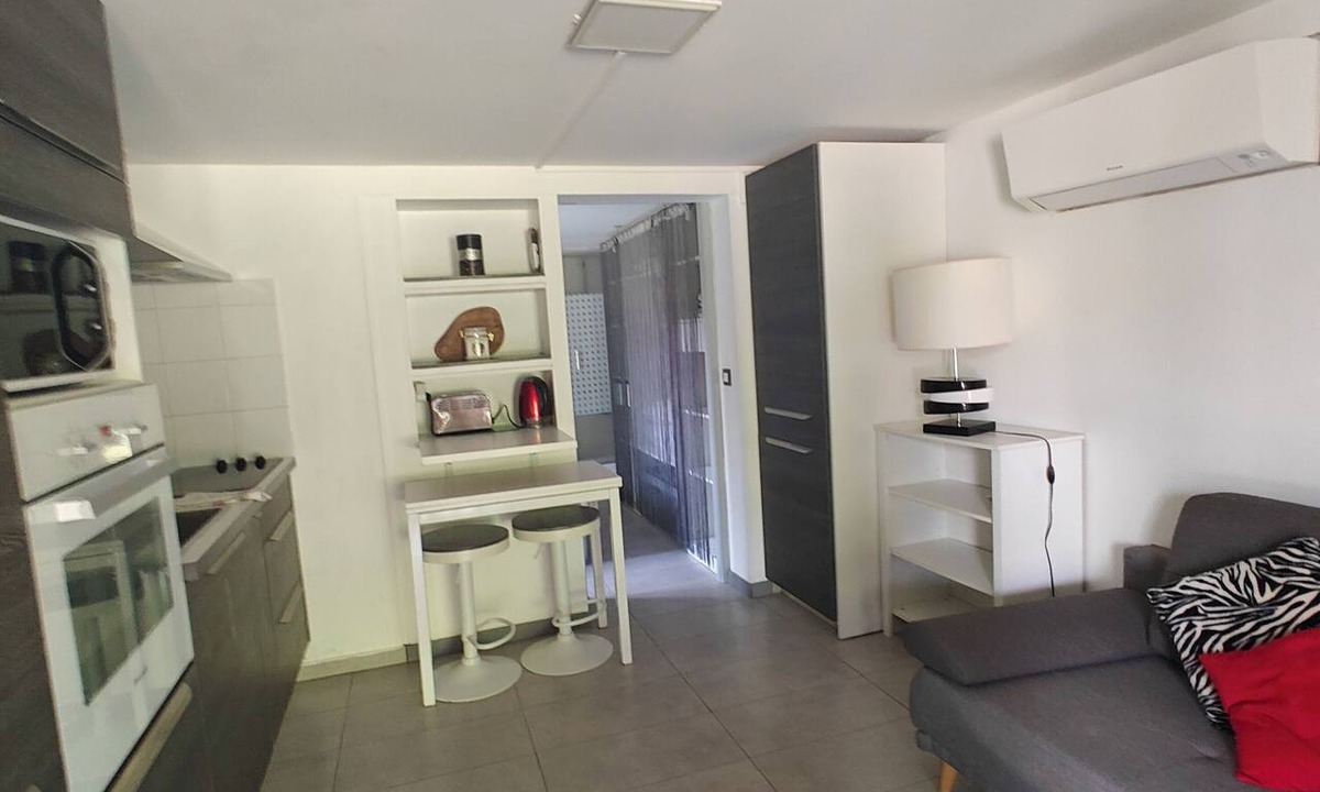 Latresne Apartment | Near Bordeaux: air conditioning, parking, and a picturesque setting