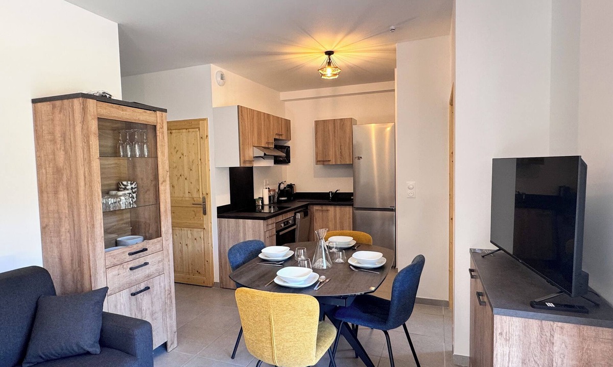 Peyragudes Apartment | New apartment T3 Génos Loudenvielle 50 m from the lake, 100 m² private garden