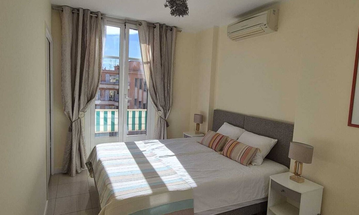 Riquier Apartment | New ! Breathtaking views of castle hill and the mediterranean sea