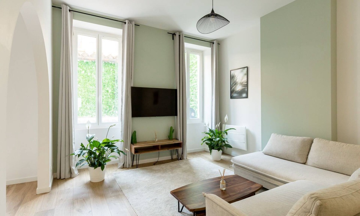 Prefecture Apartment | Nice 3BR flat with balcony & terrace - Castellane