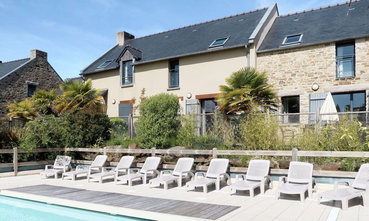 Cancale Apartment | Nice apartment for 6 people with pool, WIFI, TV, terrace and pets allowed