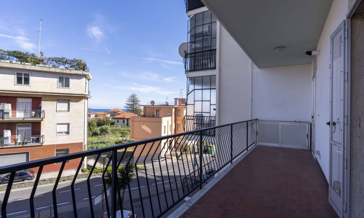 Riva Ligure Apartment | Nice apartment for 6 people with A/C, WIFI, TV, balcony and pets allowed