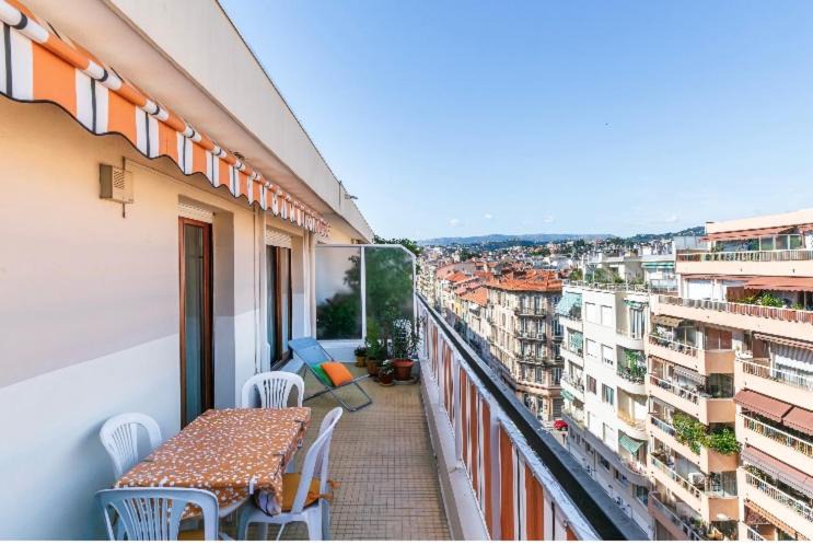 Riquier Apartment | Nice Port Apartment Top Floor Terrace Near Transport Sleeps 4