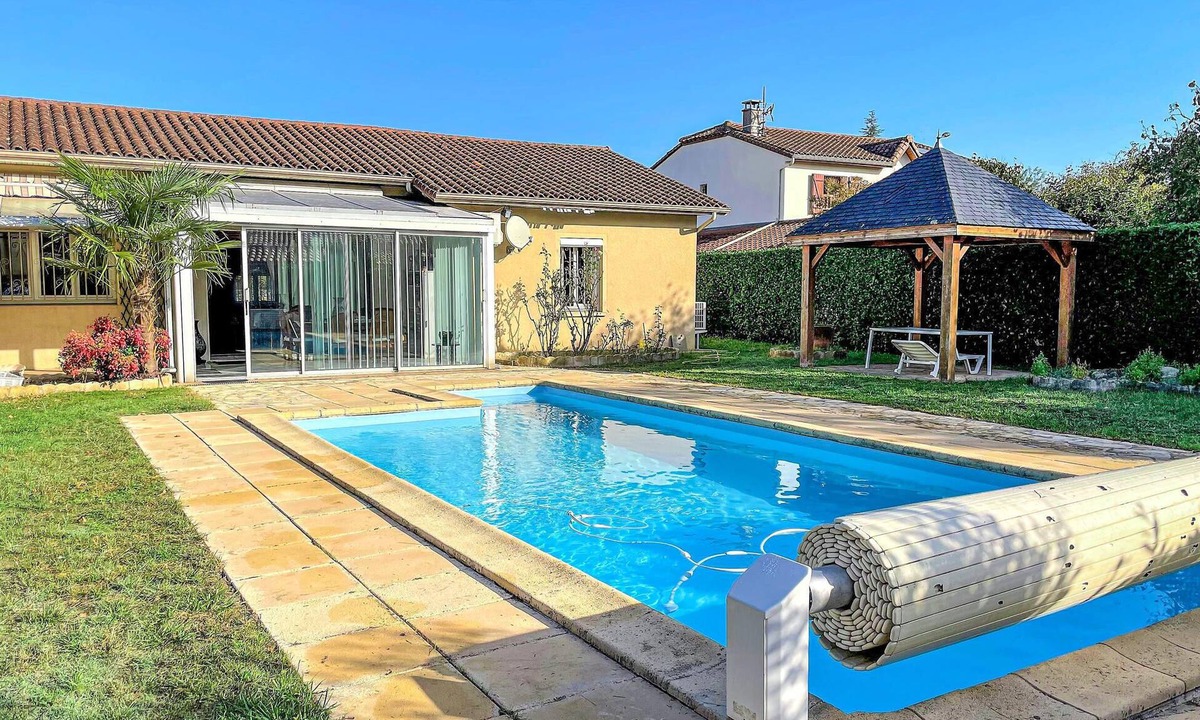 Vic-en-Bigorre House | Nice vacation home with beautiful swimming pool north of Tarbes.