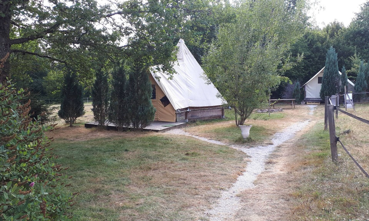 Le Clerjus Cabin | On an estate with an indoor swimming pool: a private area for unusual overnight stays