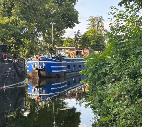 Nouvelle Ville Boat Rental | Péniche Helios - logement insolite indépendant