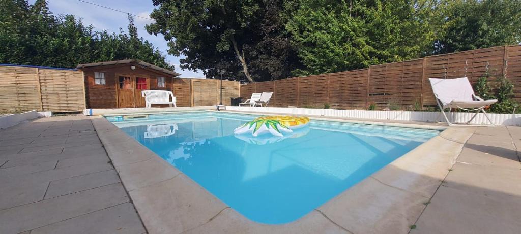 La Ferte-Gaucher Apartment | Paisible T2 avec Piscine en option