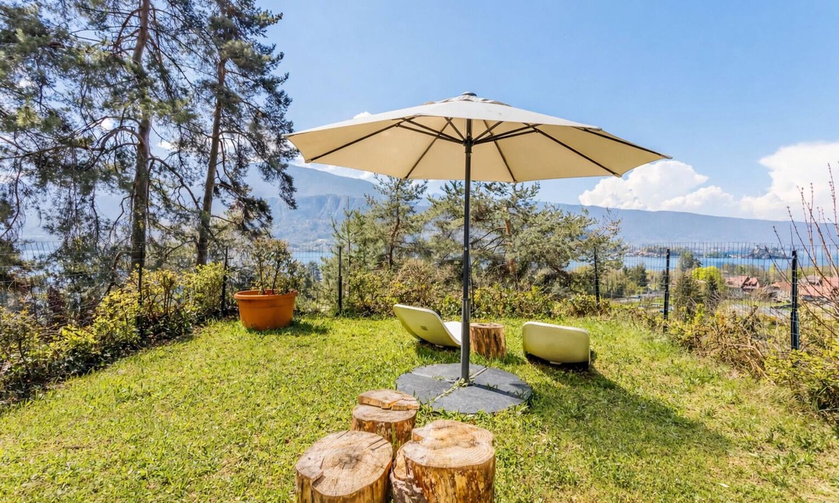 Rovagny Apartment | Panoramic terrace apartment 200 meters from the lake 2 terraces