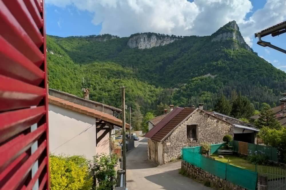 Tenay House | Panoramic View Cottage – Pets Welcome