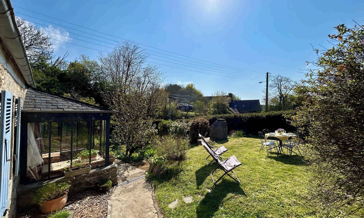 Tredrez-Locquemeau House | Peaceful Breton cottage for 4