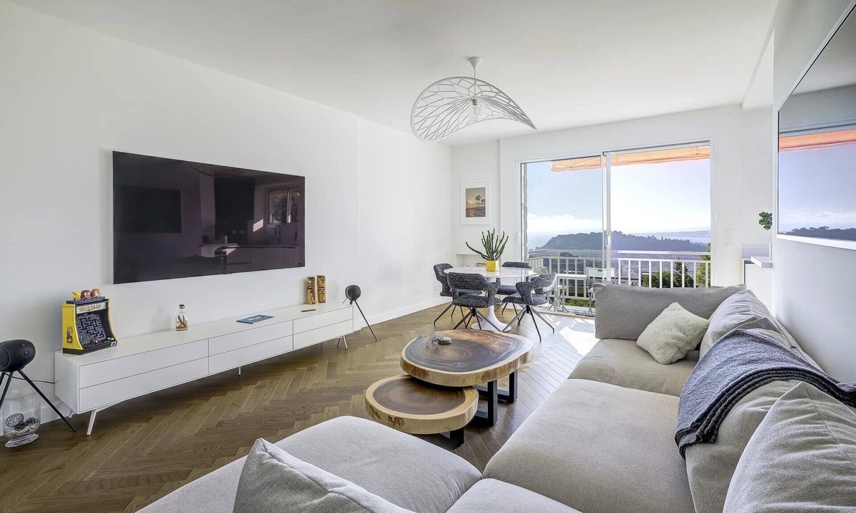 Riquier Apartment | Perfect 2-Bedroom Apartment with AC, Sea View & Terrace in Charming Nice, Garage